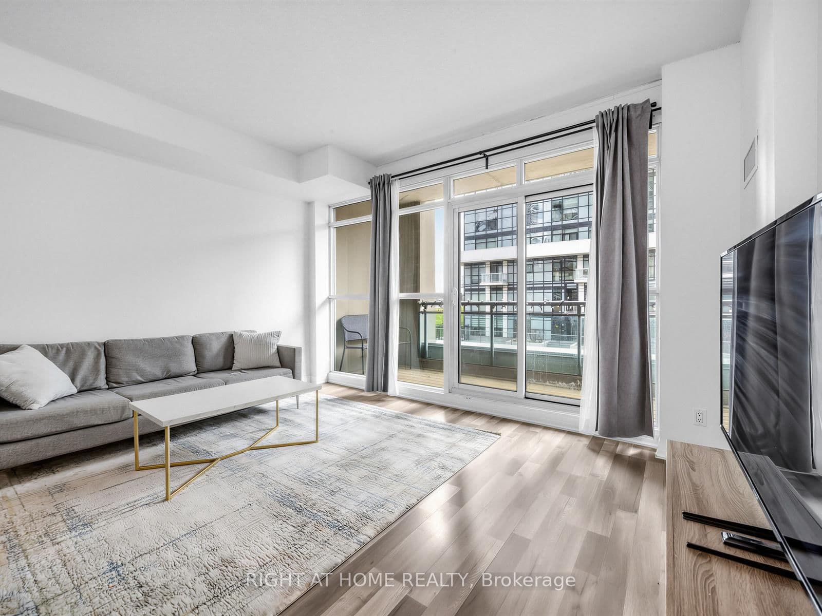 155 Legion Road N, Unit 208 thumbnail 8