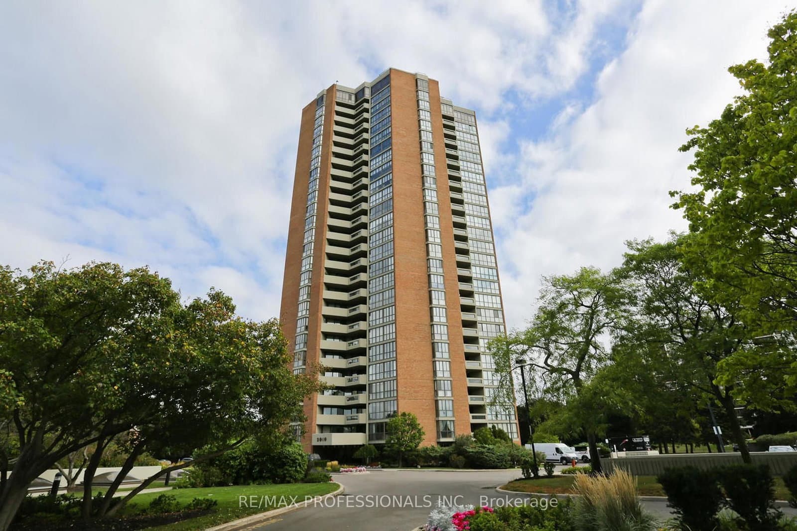 #1004 - 2010 Islington Avenue