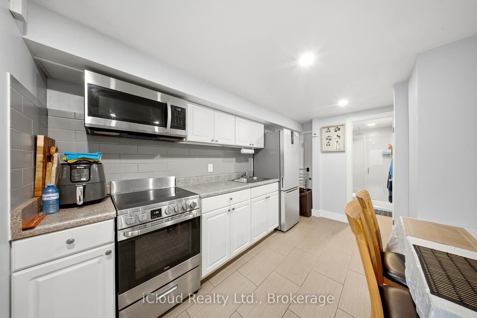 1226 Lansdowne Avenue, Unit Basement thumbnail 3