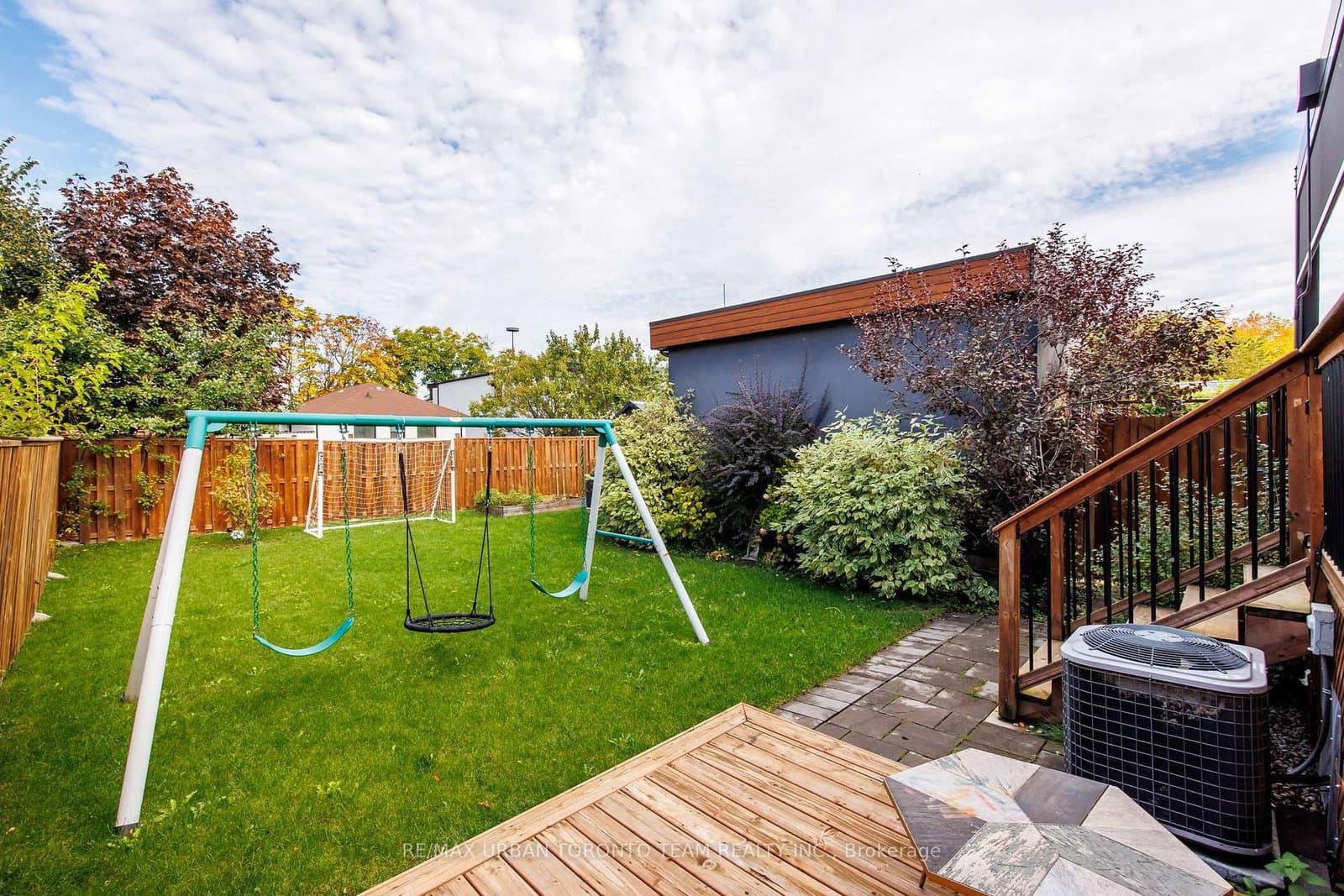 58 Manitoba Street thumbnail 32