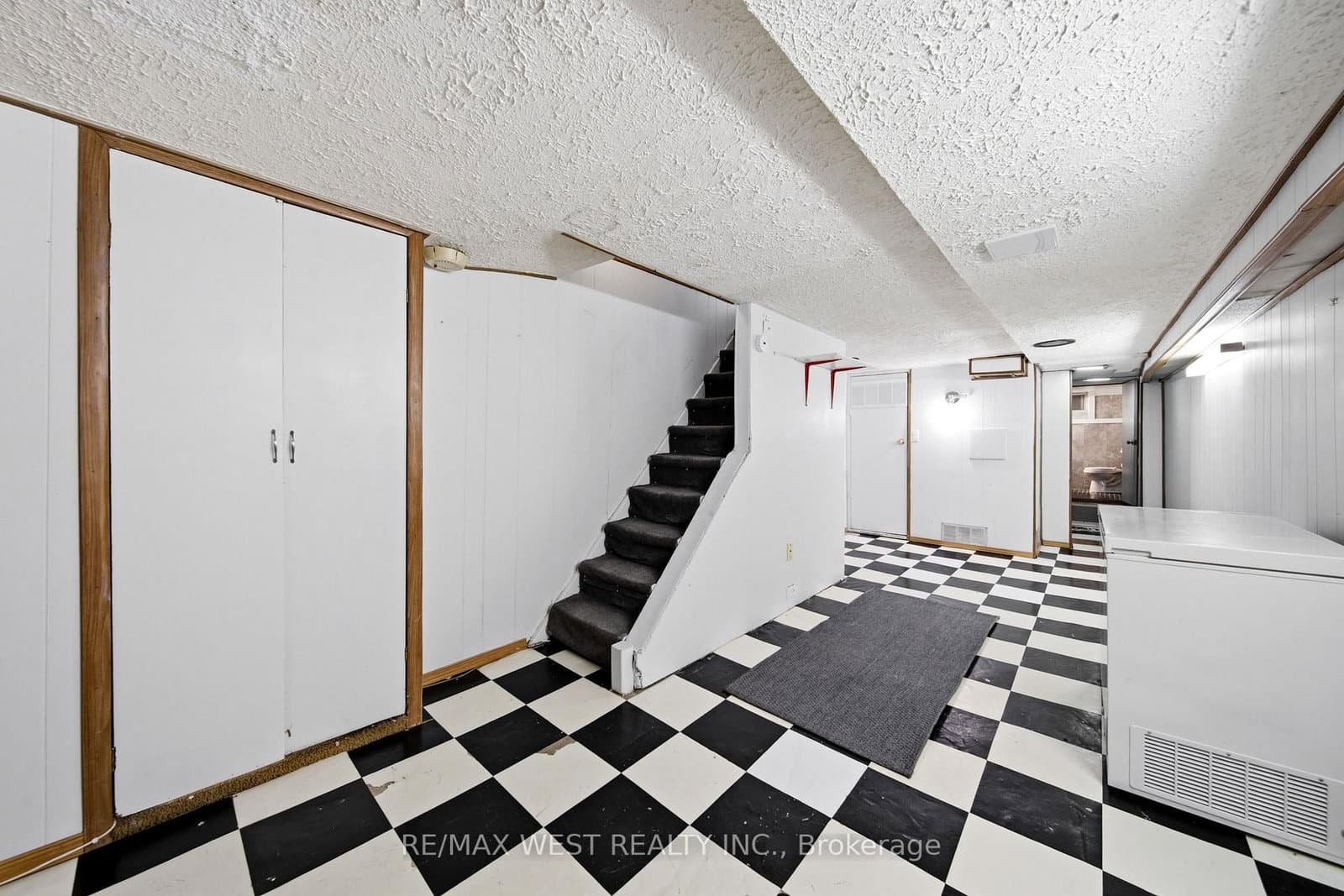 25 Batavia Avenue thumbnail 13