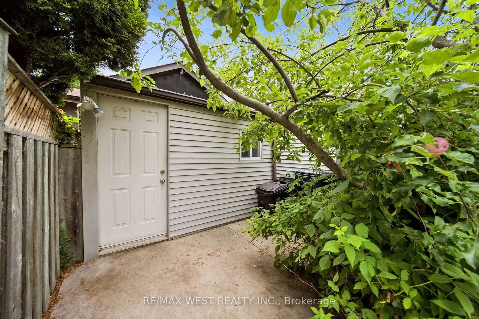 25 Batavia Avenue thumbnail 19