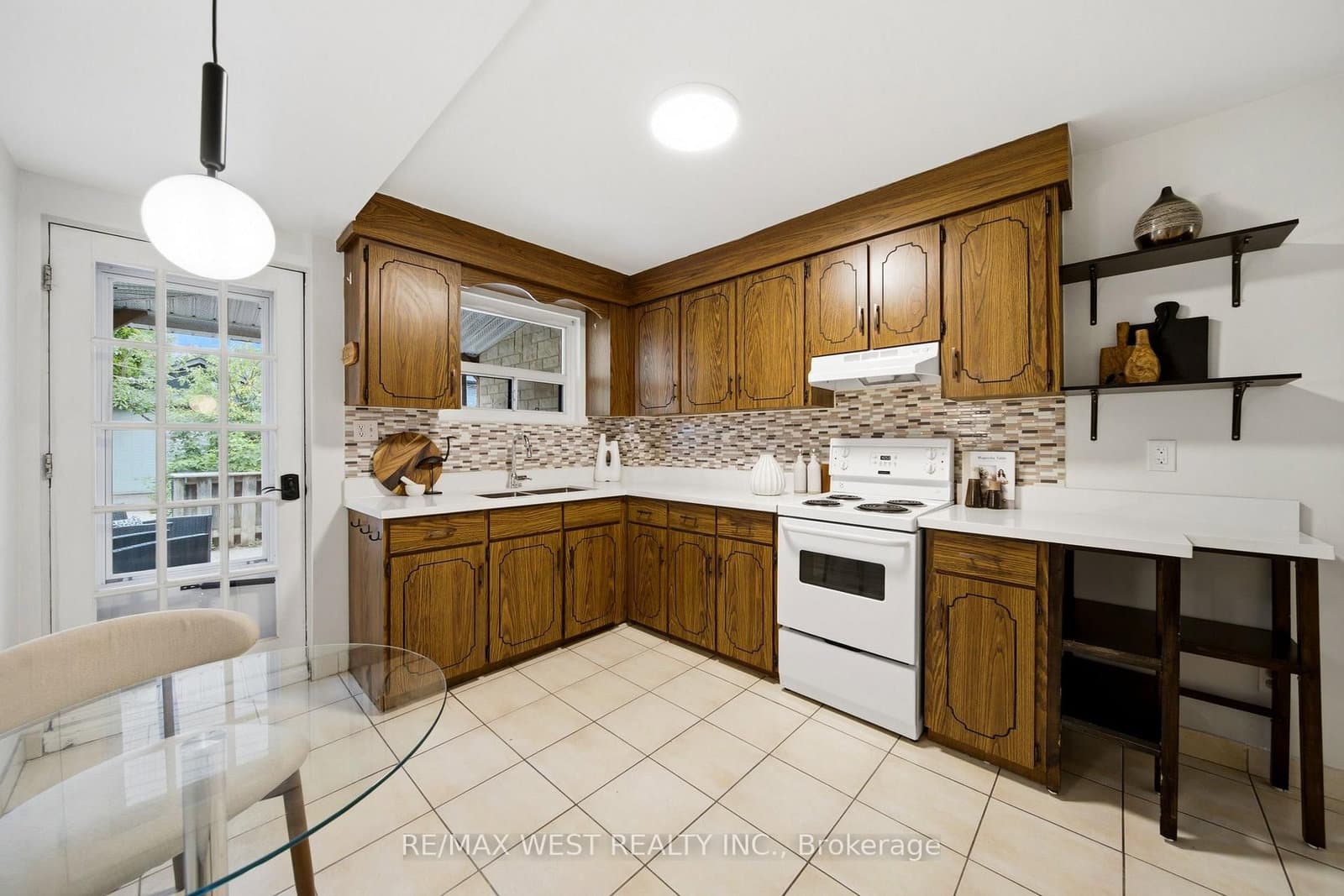 25 Batavia Avenue thumbnail 7