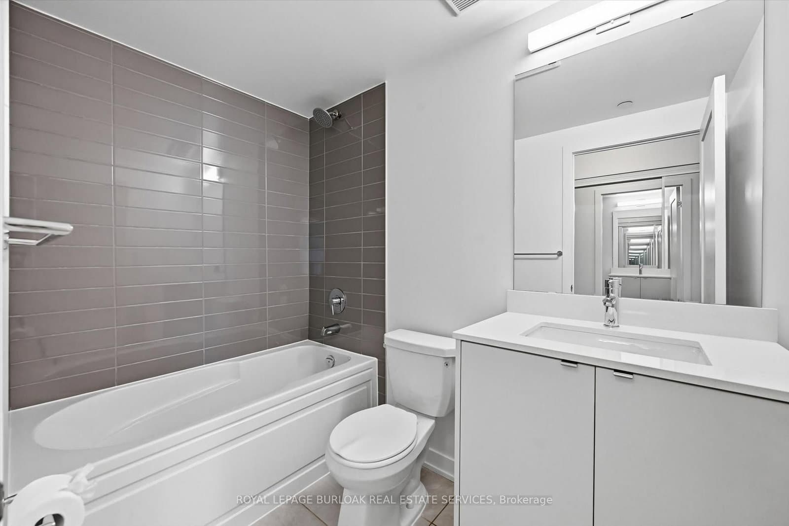 3200 Dakota Common, Unit B810 thumbnail 4