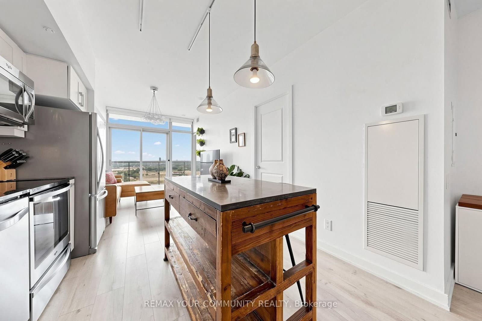 105 The Queensway Avenue, Unit 2304 thumbnail 12