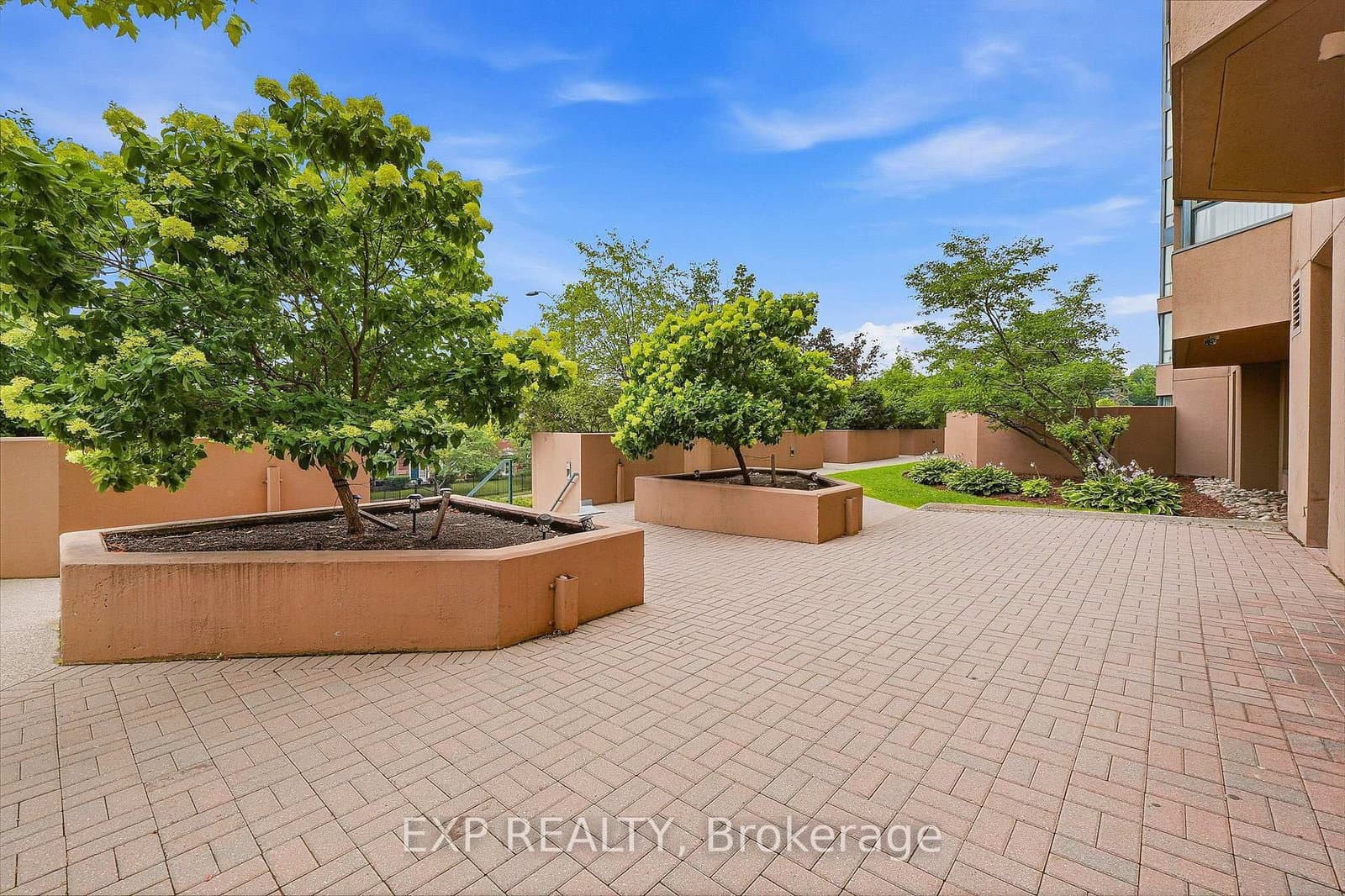 155 Hillcrest Avenue, Unit 1114 thumbnail 37