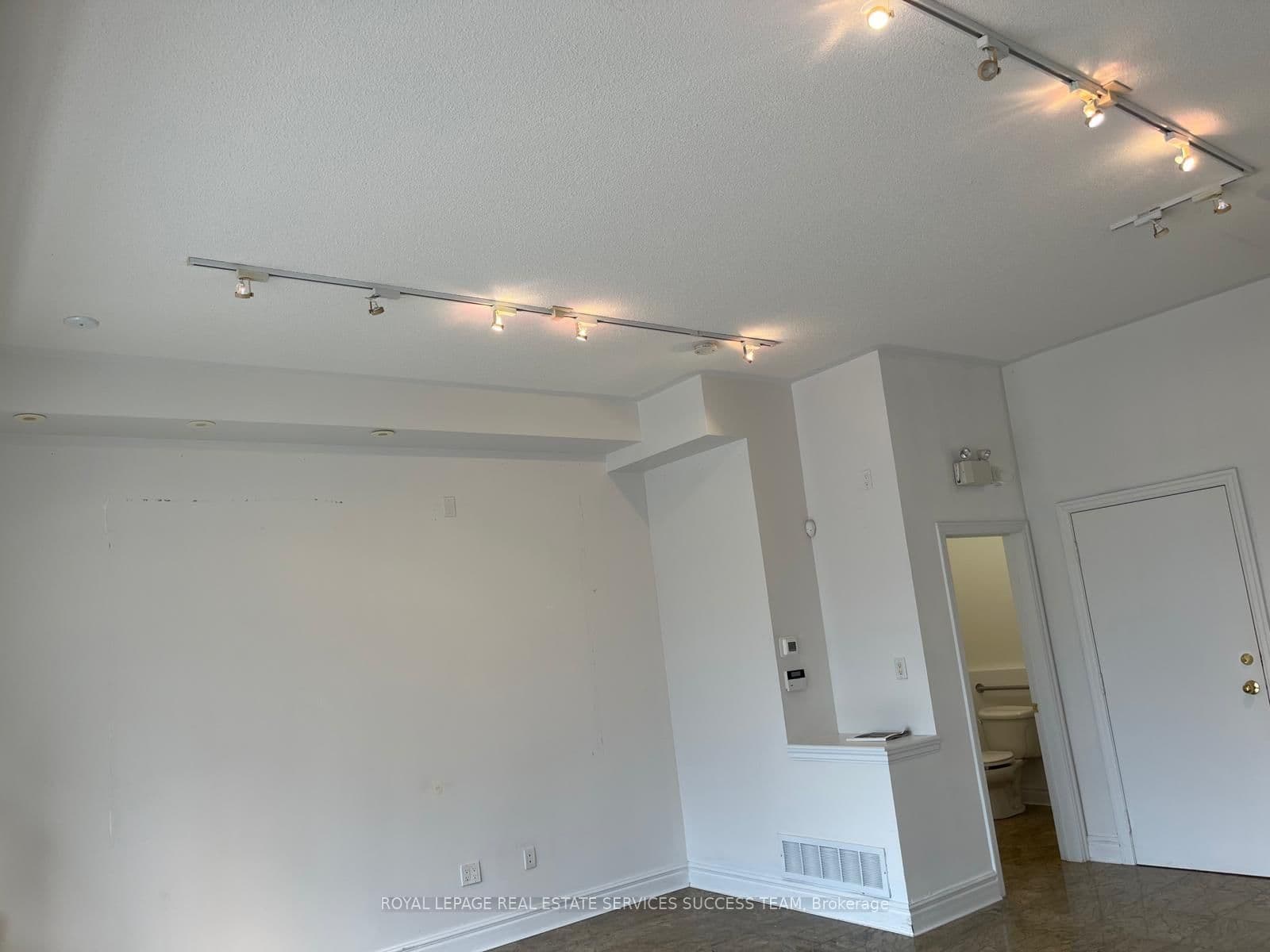 167 Lakeshore Road E, Unit 12 thumbnail 2