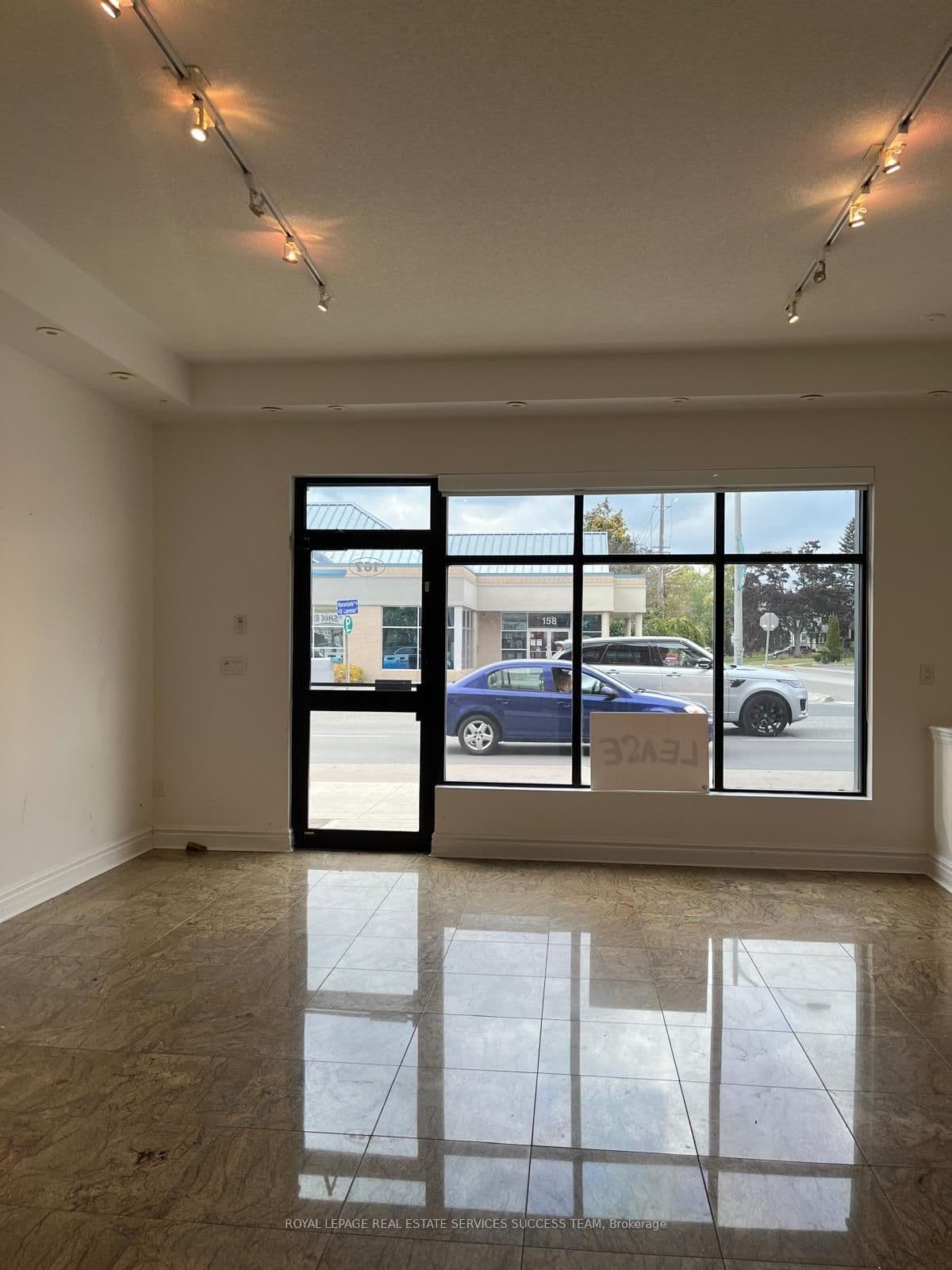 167 Lakeshore Road E, Unit 12 thumbnail 3