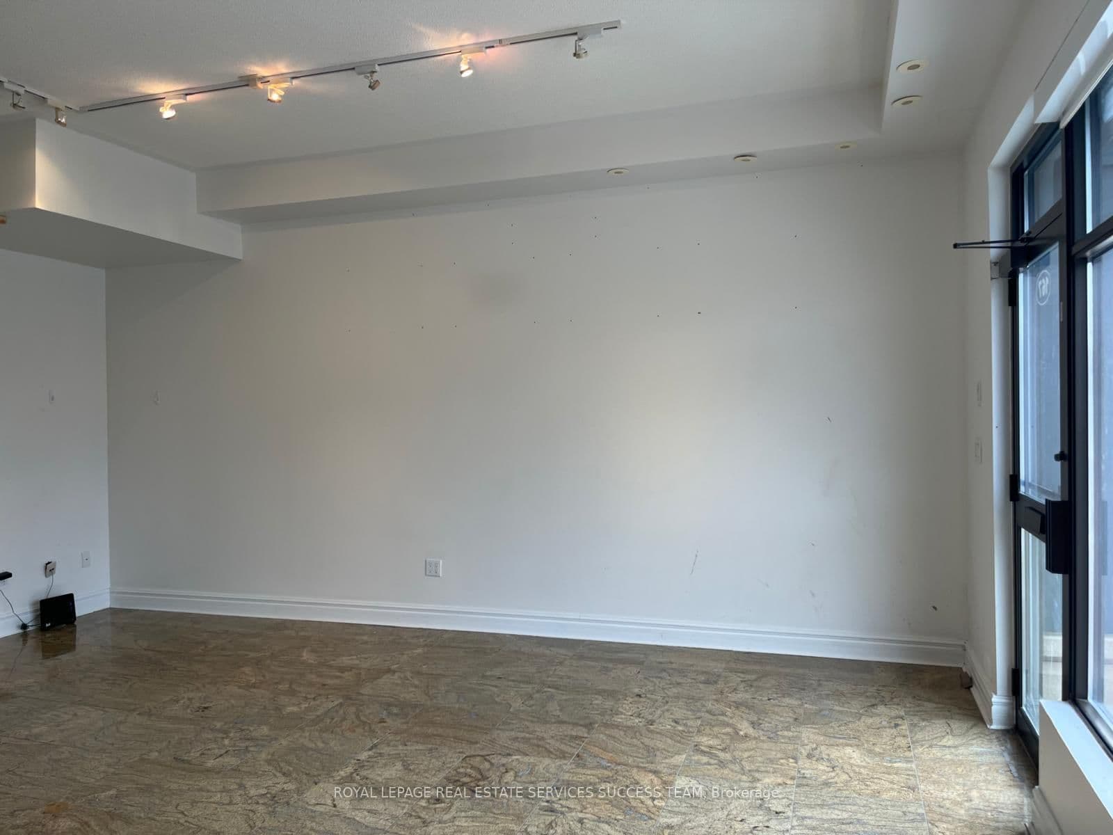 167 Lakeshore Road E, Unit 12 thumbnail 5