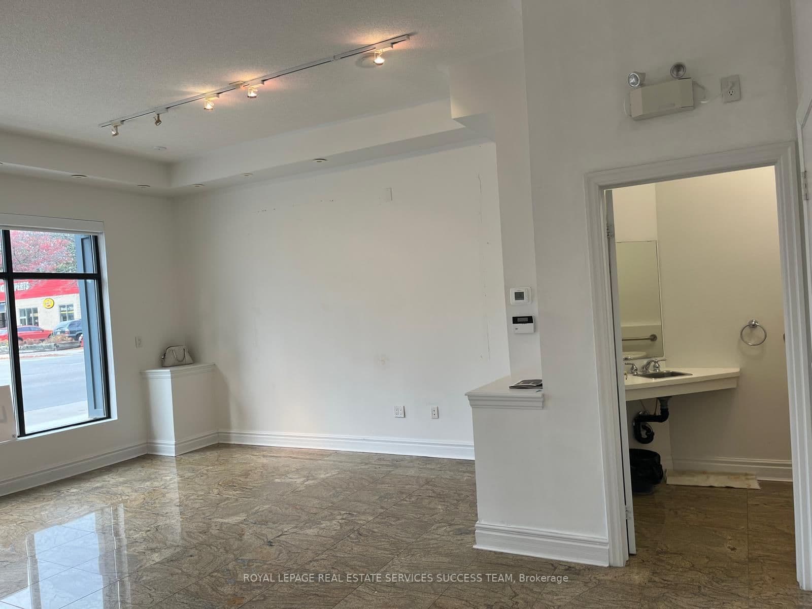 167 Lakeshore Road E, Unit 12 thumbnail 6