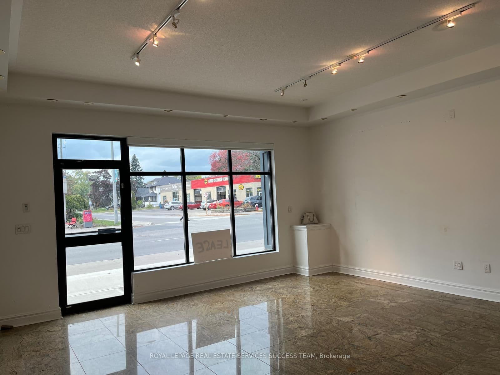 167 Lakeshore Road E, Unit 12 thumbnail 7