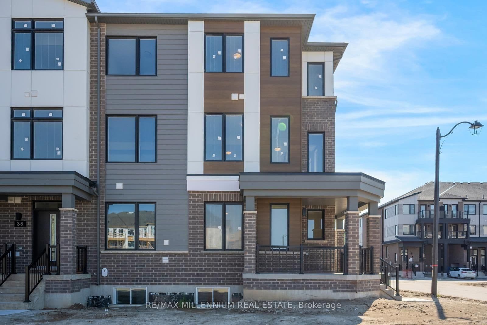 36 Thornbird Crescent, Unit Main thumbnail 5