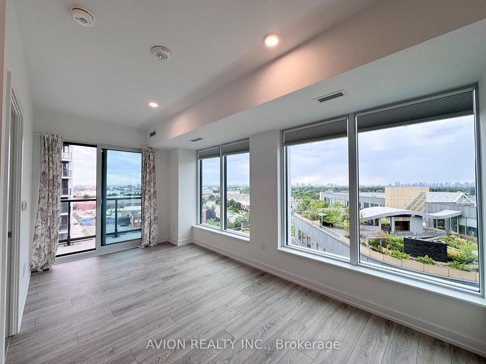 1100 Sheppard Avenue W, Unit 907 thumbnail 4