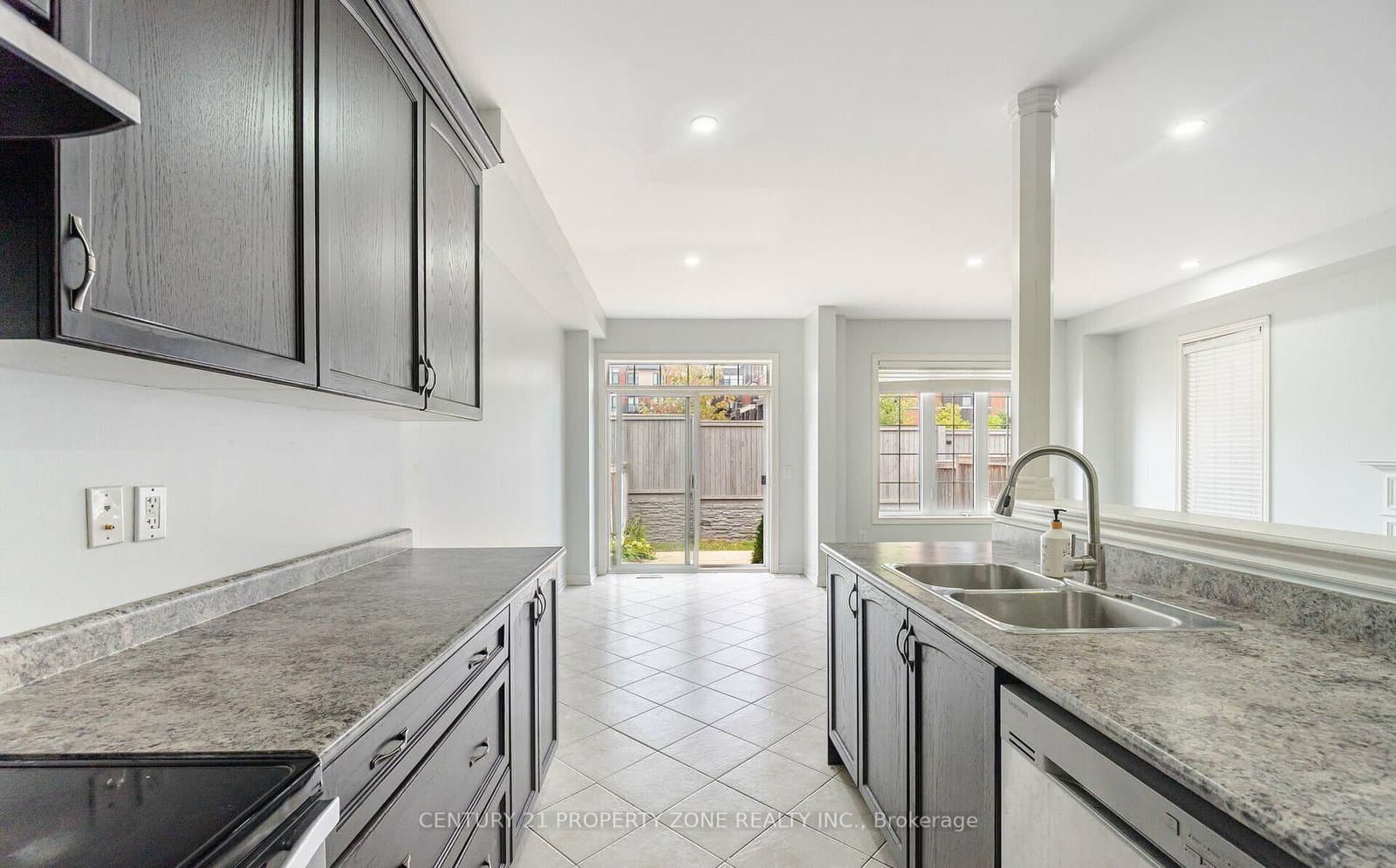 6 Dufay Road thumbnail 5