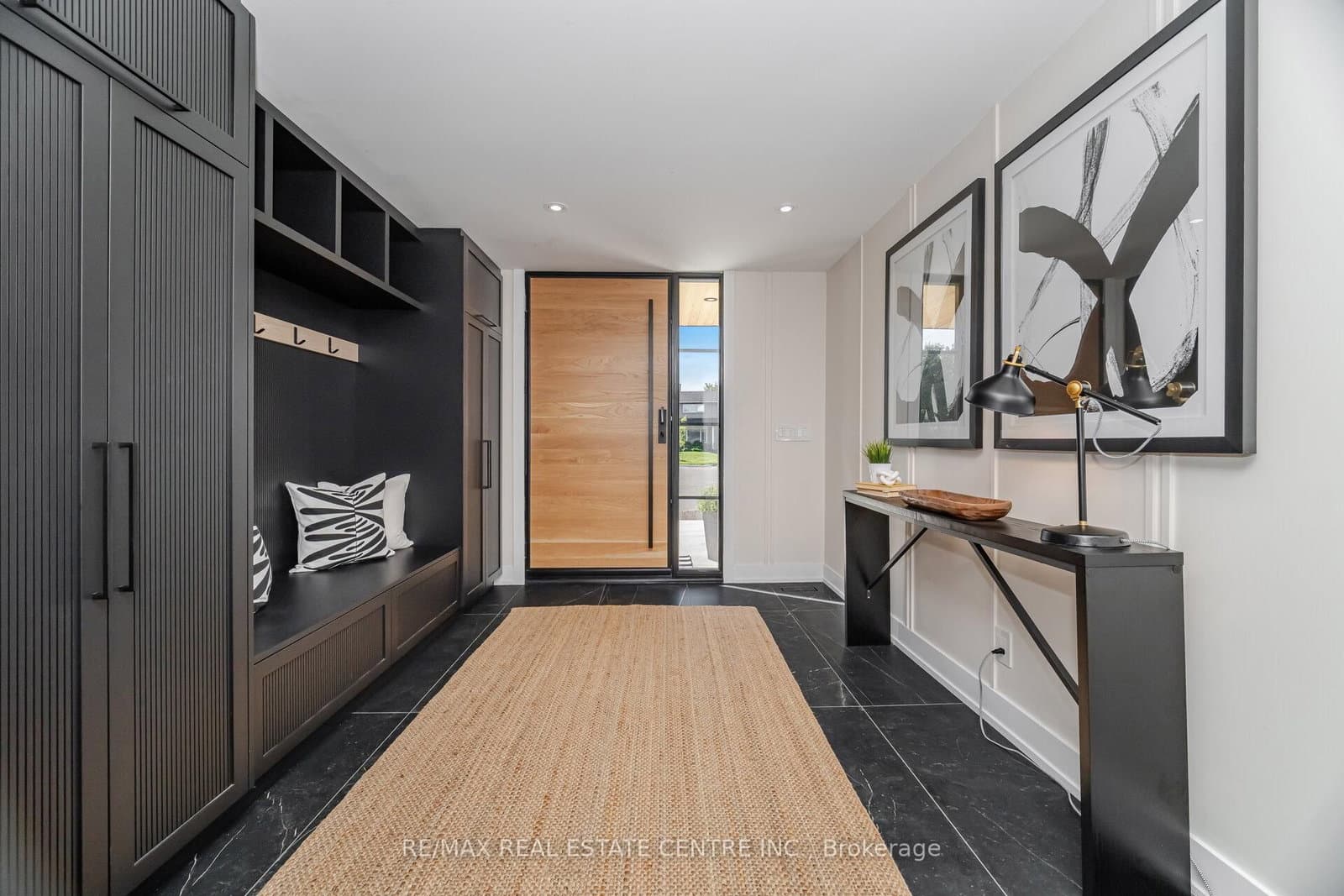 772 Banting Court thumbnail 4