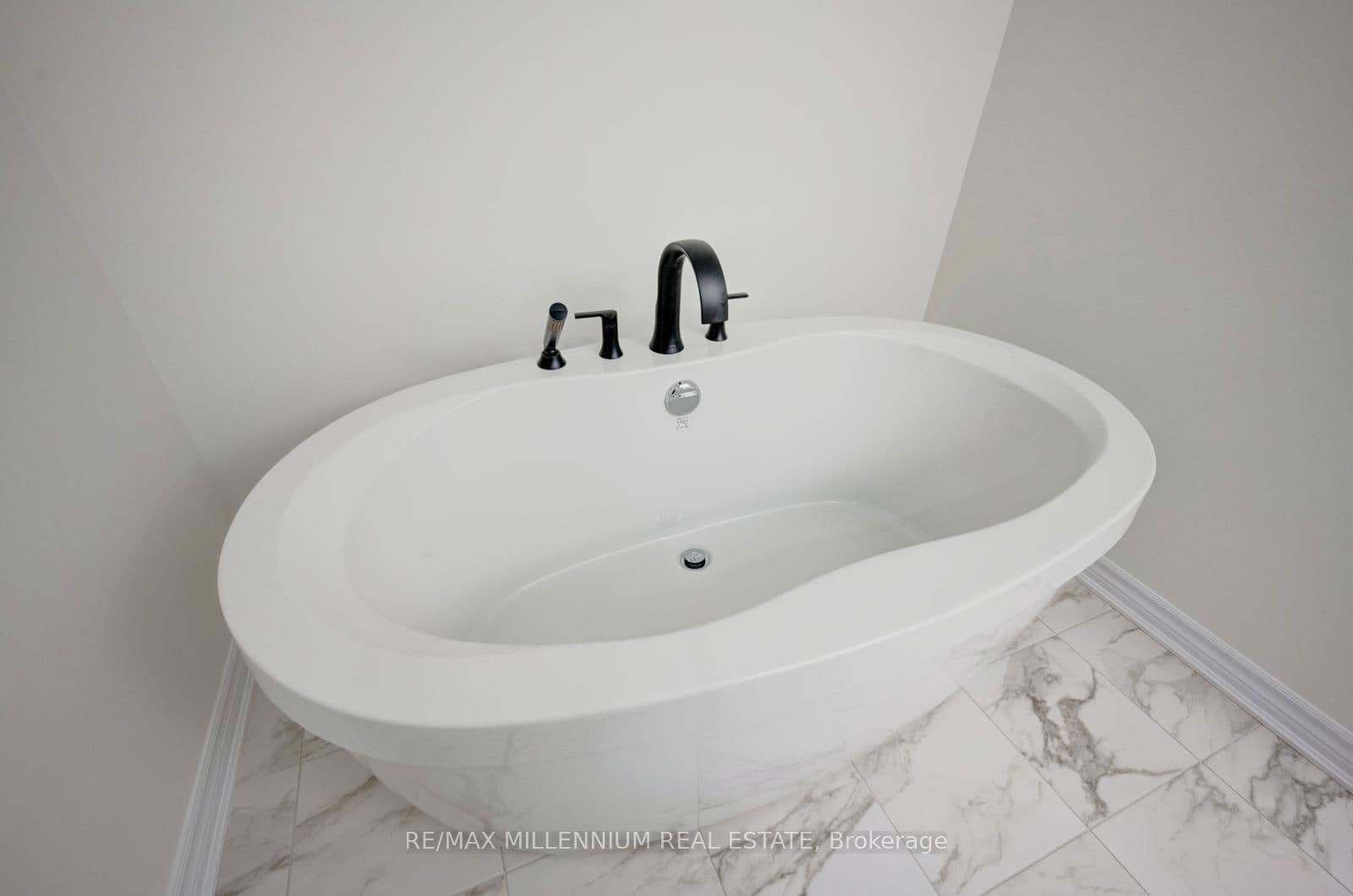 36 Thornbird Crescent, Unit Upper thumbnail 13