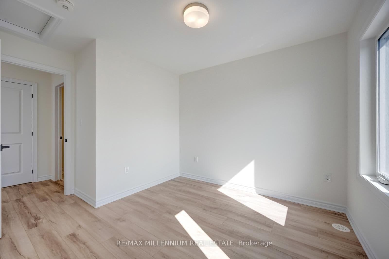 36 Thornbird Crescent, Unit Upper thumbnail 4