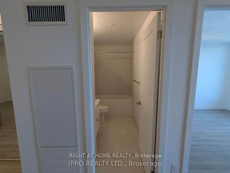 5105 Hurontario Street, Unit 706 thumbnail 16