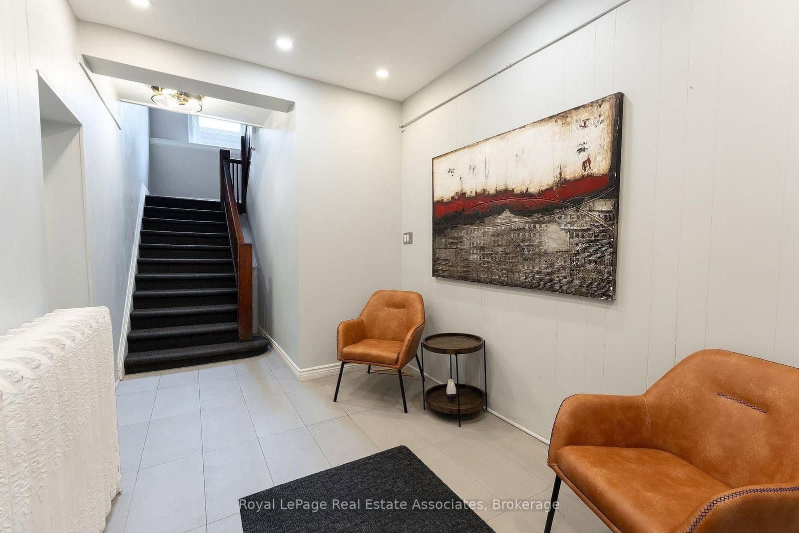 94 Lakeshore Road E, Unit 203 B thumbnail 3