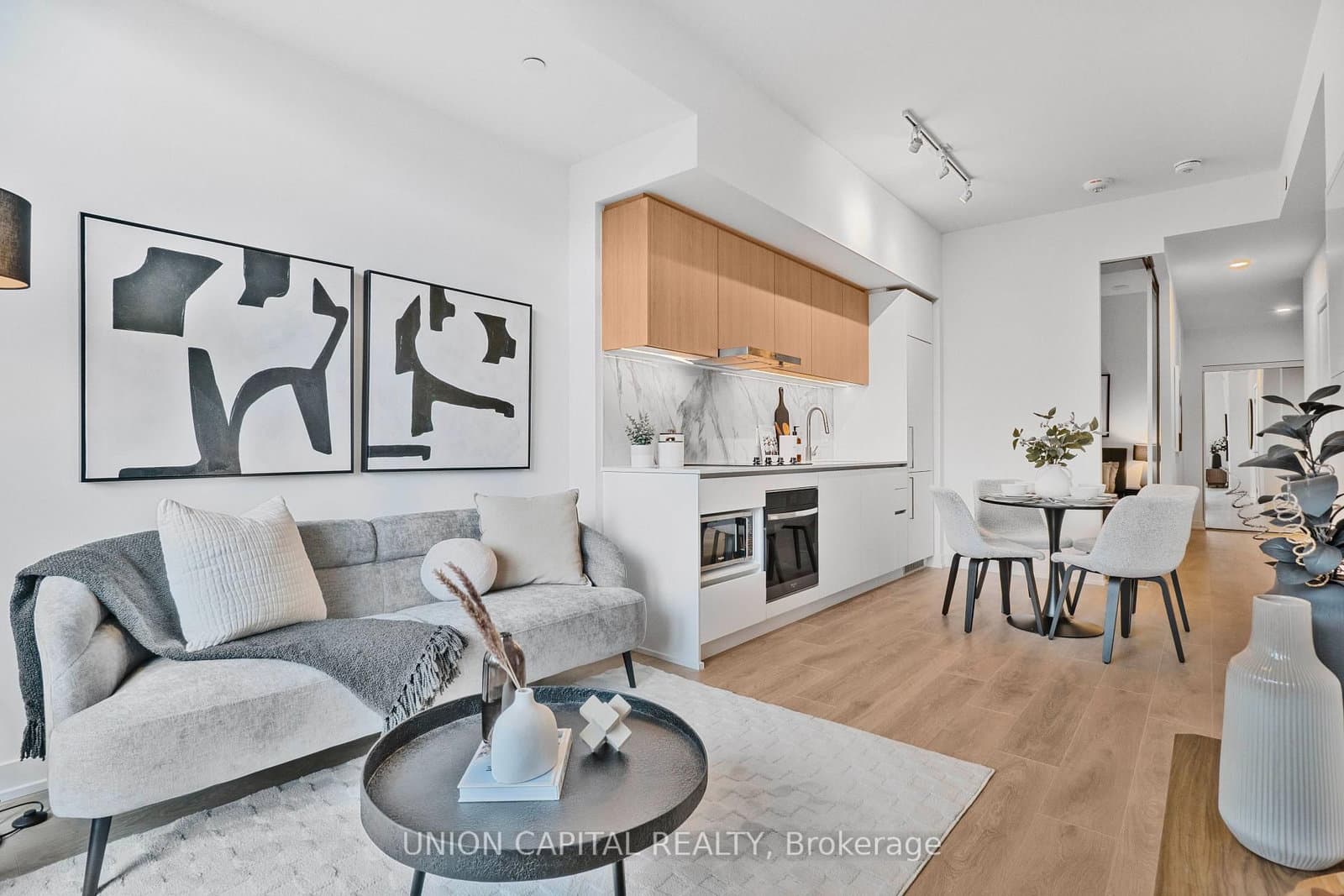 #302 - 1100 Sheppard Avenue W