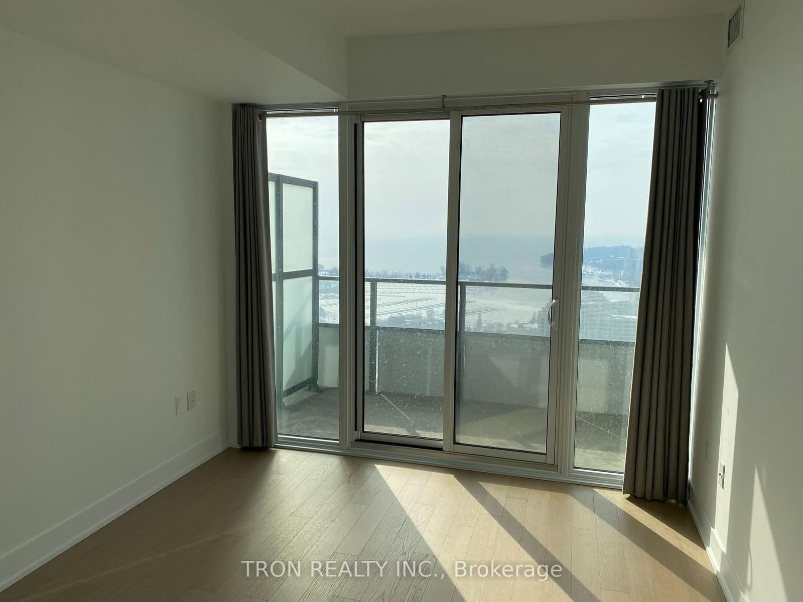 30 Shore Breeze Drive, Unit 2621 thumbnail 4