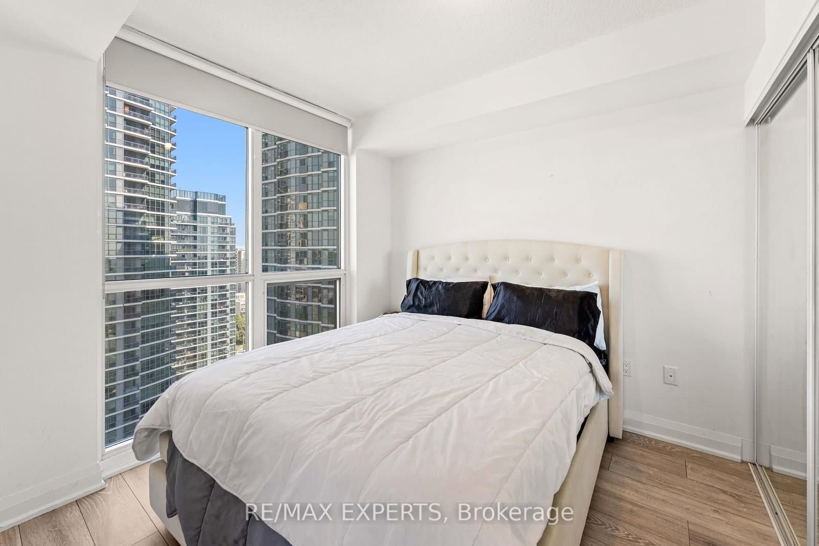 30 Gibbs Road, Unit 1902 thumbnail 17