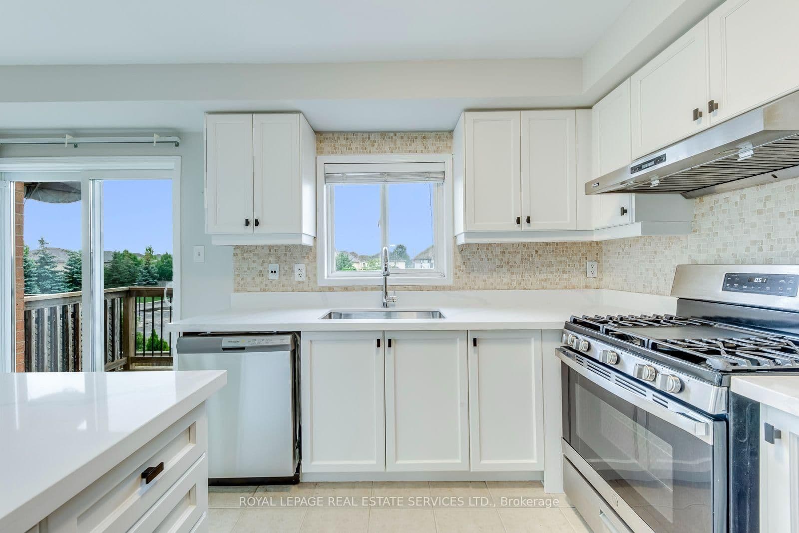 2418 Adamvale Crescent thumbnail 19