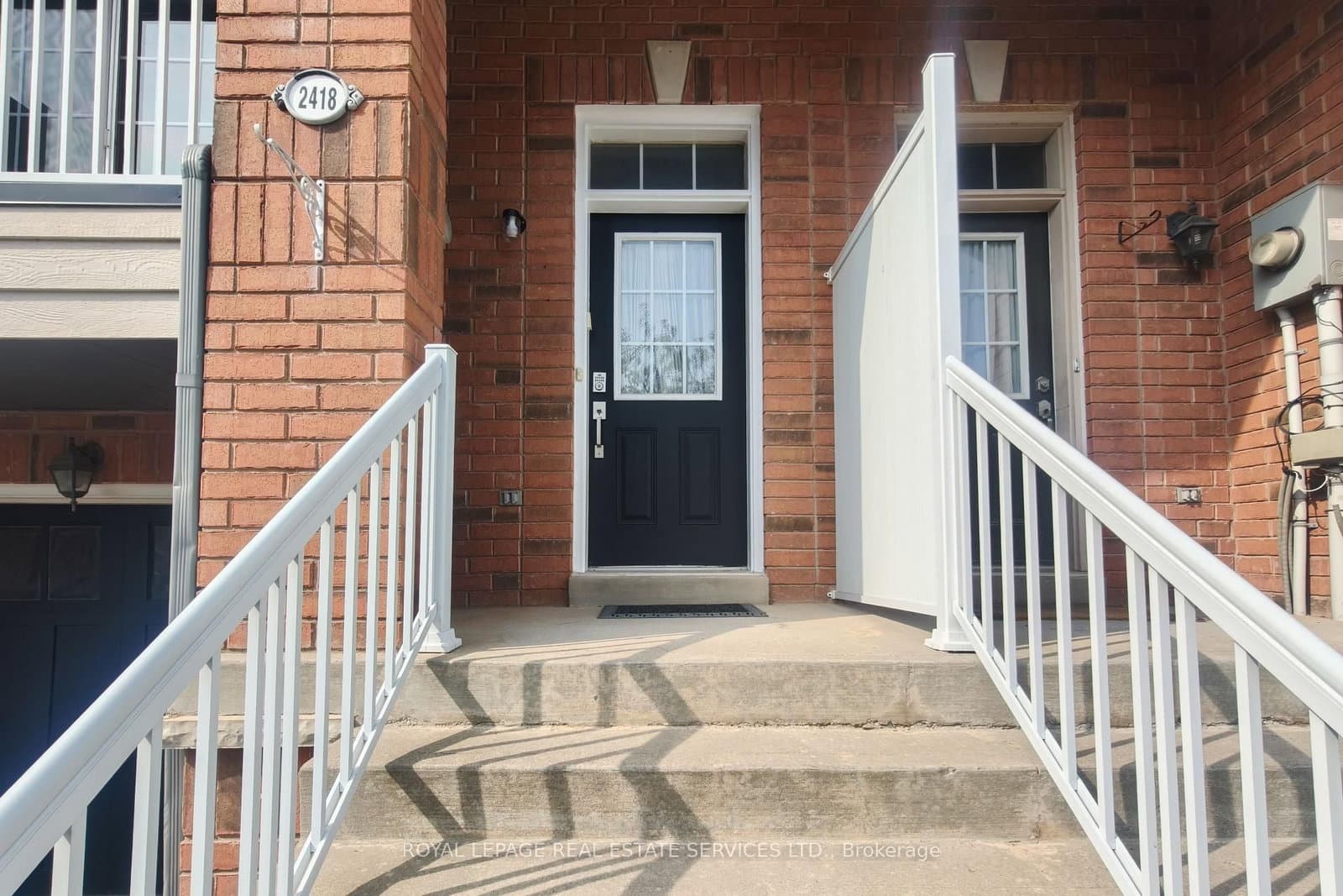 2418 Adamvale Crescent thumbnail 2