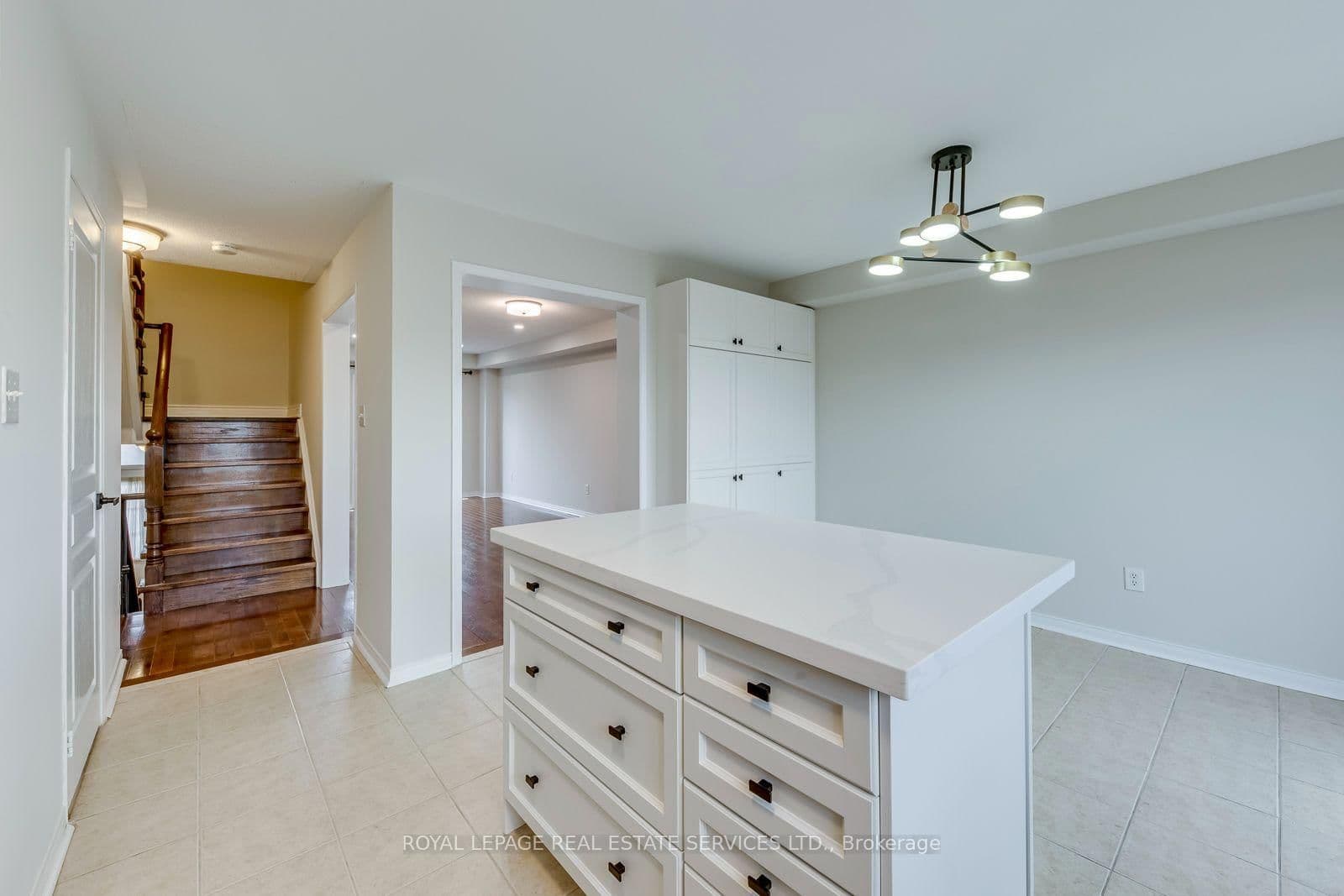 2418 Adamvale Crescent thumbnail 20