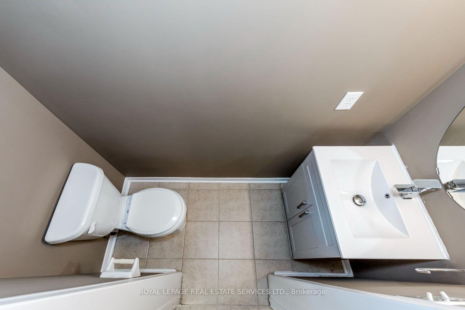 2418 Adamvale Crescent thumbnail 24