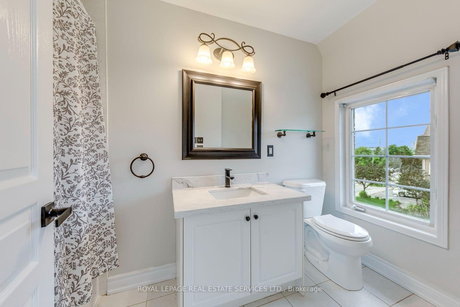 2418 Adamvale Crescent thumbnail 28