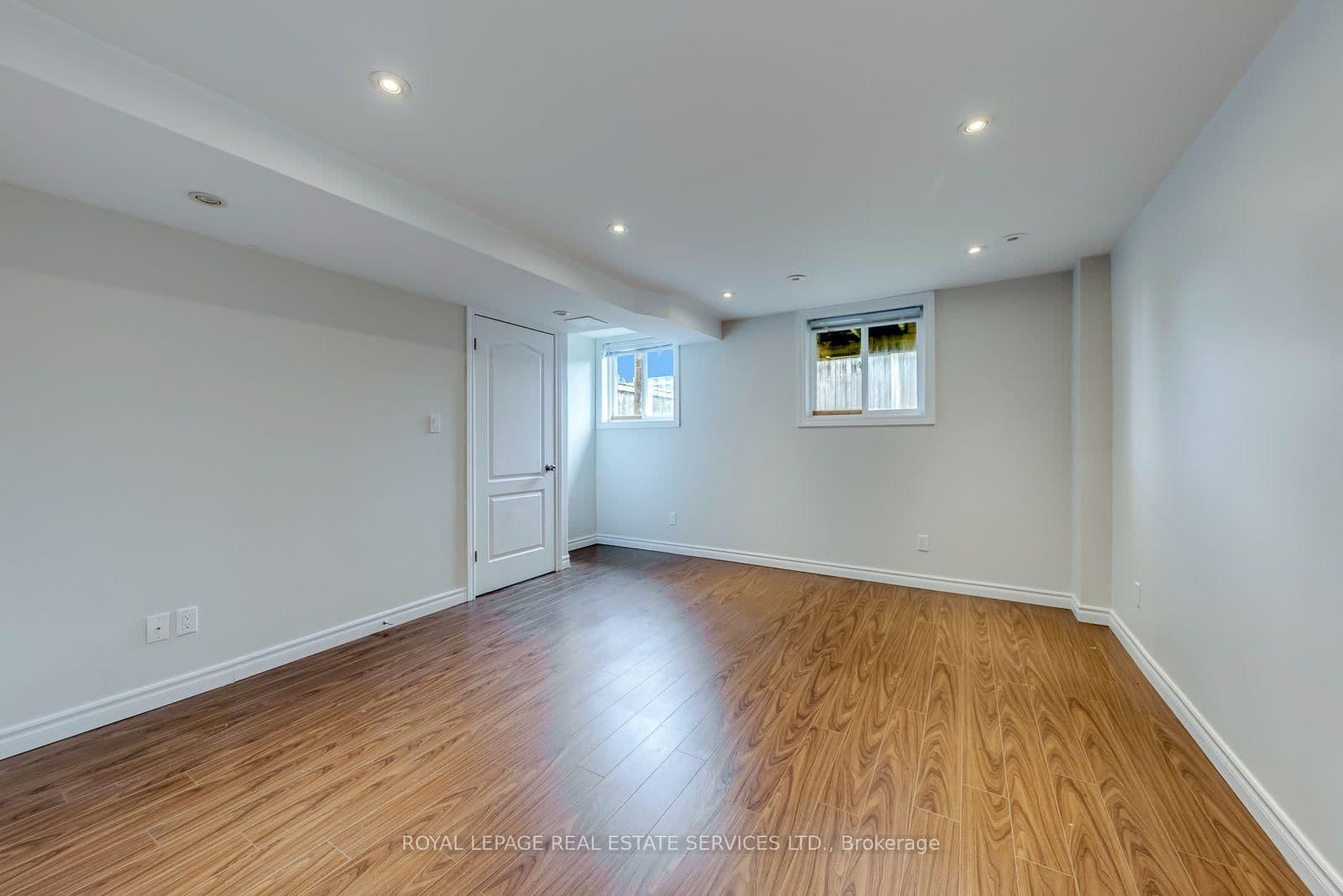 2418 Adamvale Crescent thumbnail 36