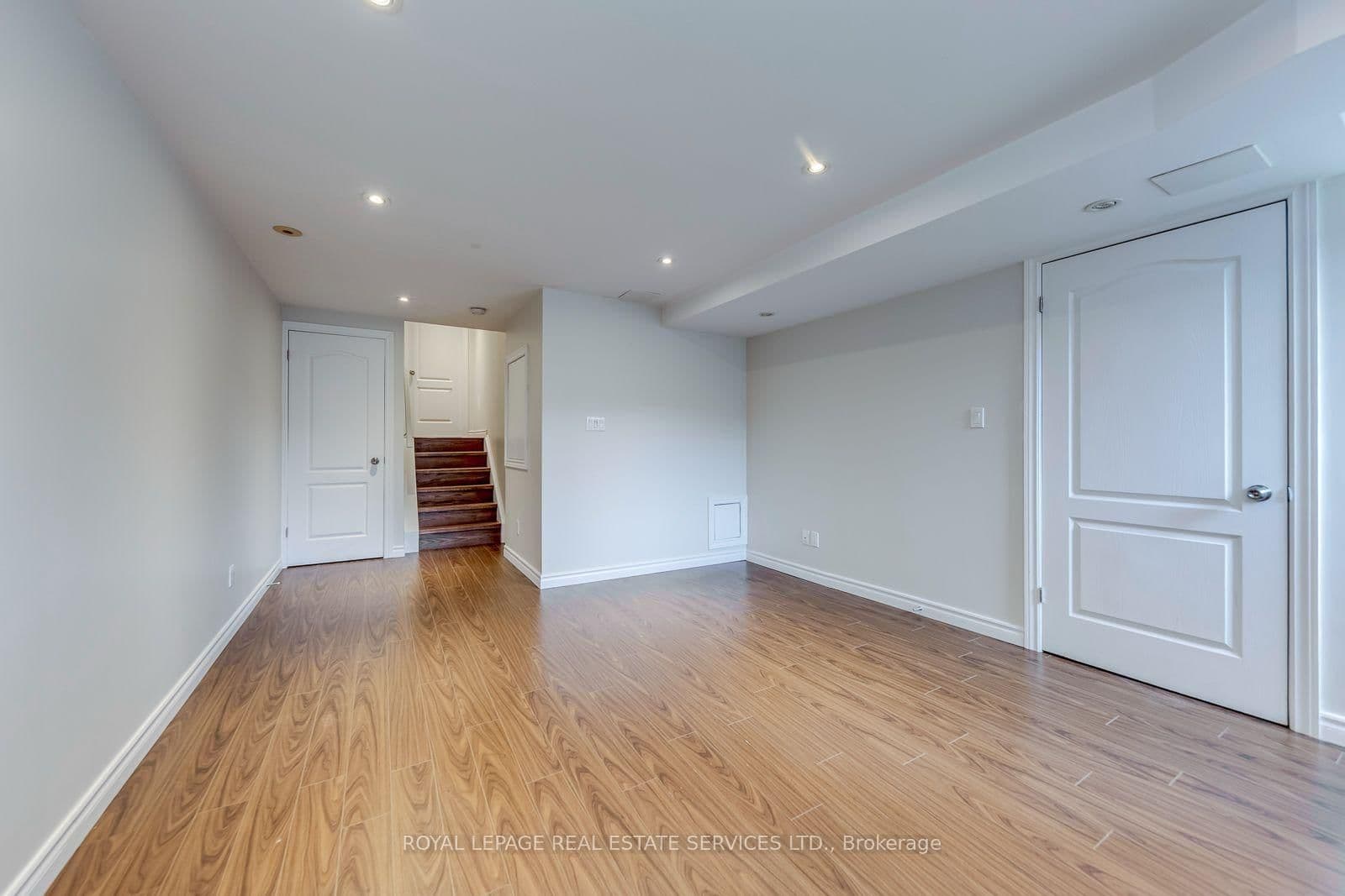 2418 Adamvale Crescent thumbnail 38
