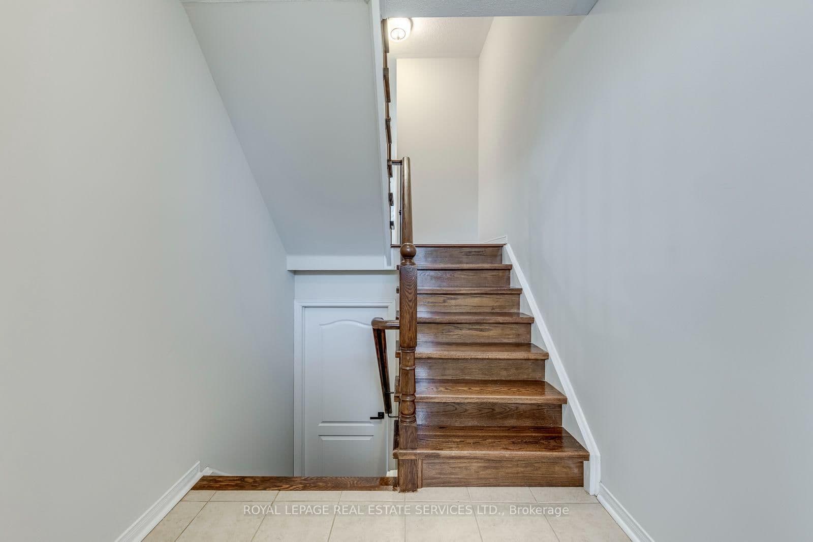 2418 Adamvale Crescent thumbnail 4