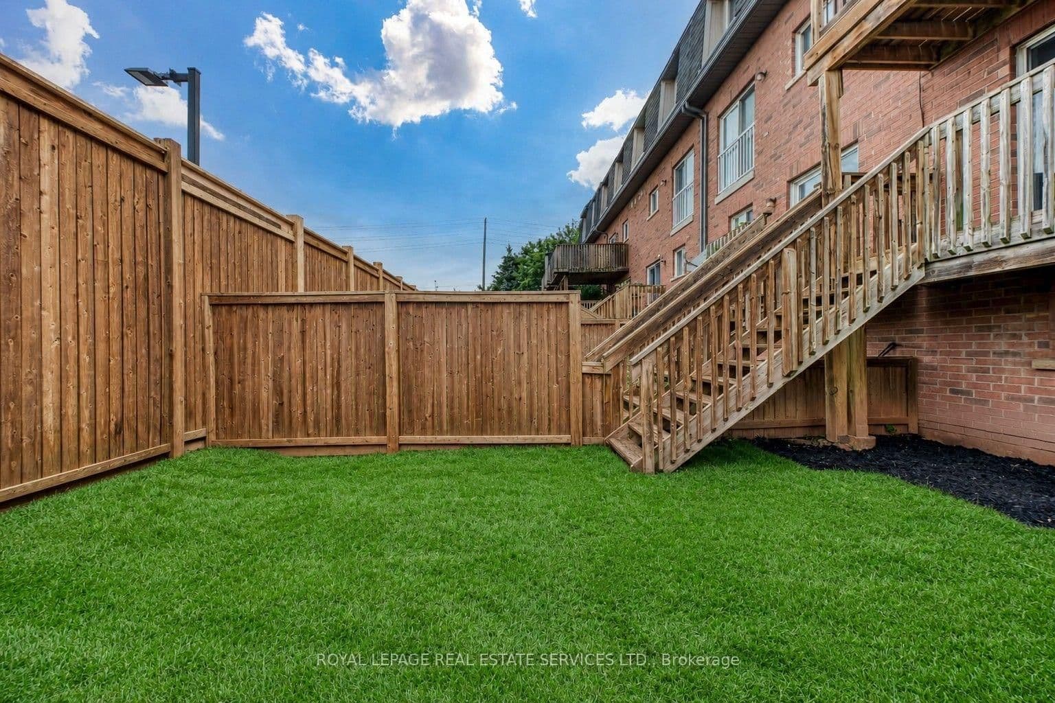 2418 Adamvale Crescent thumbnail 42