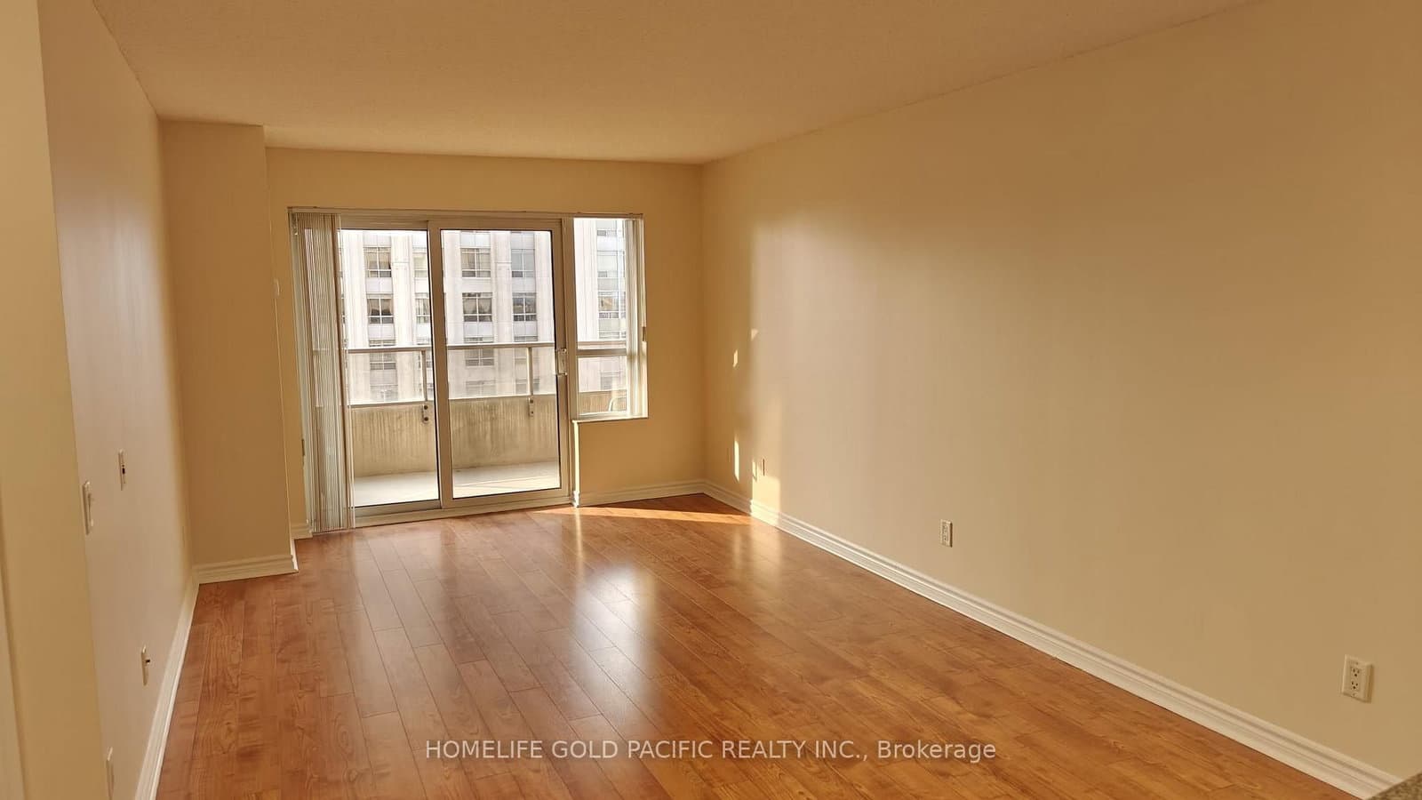 25 Kingsbridge Garden Circle, Unit 2122 thumbnail 3