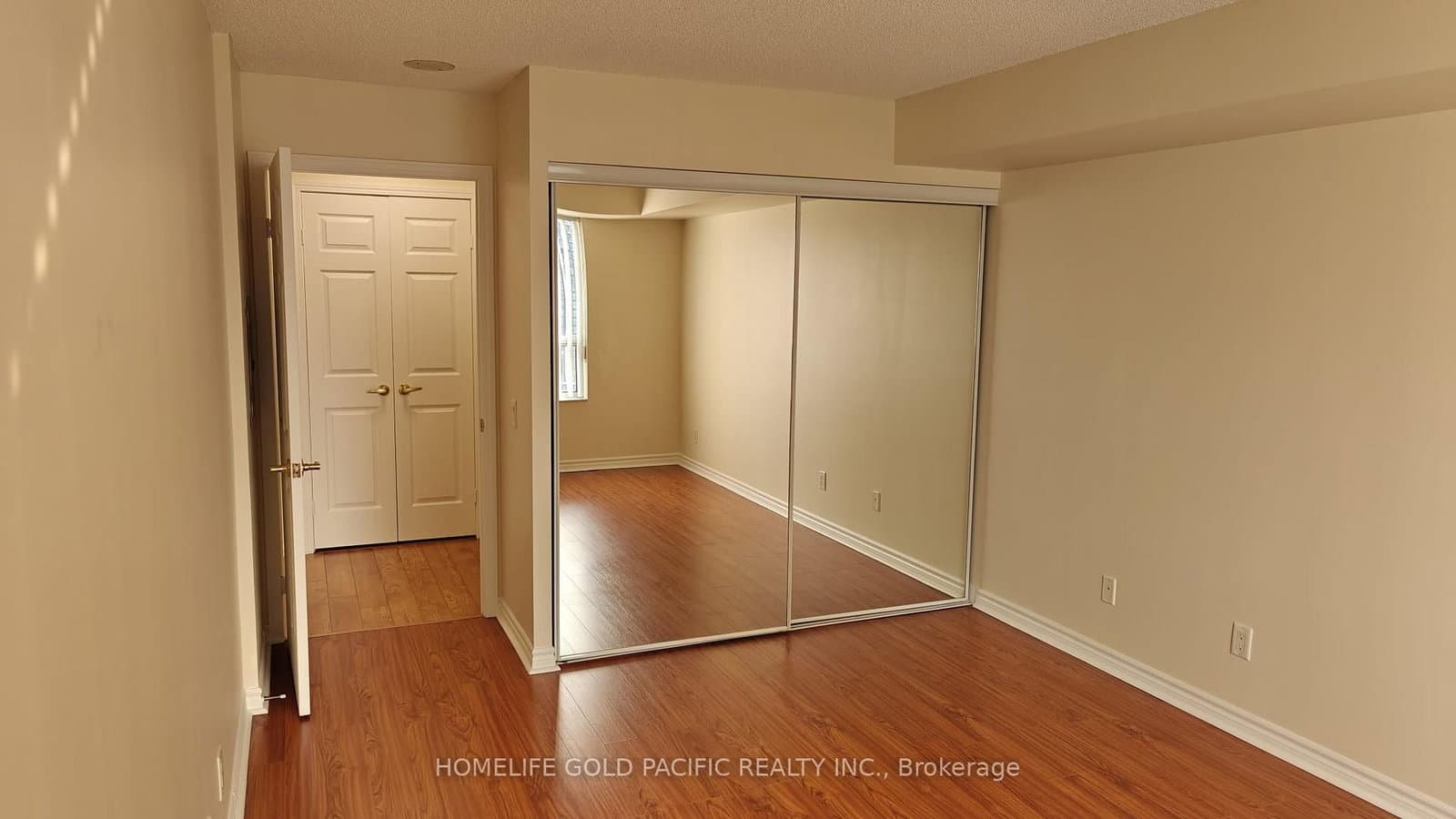 25 Kingsbridge Garden Circle, Unit 2122 thumbnail 5