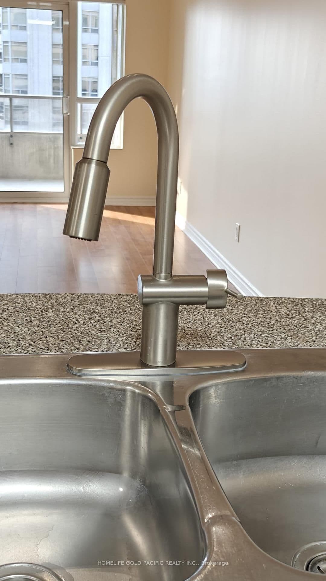 25 Kingsbridge Garden Circle, Unit 2122 thumbnail 7