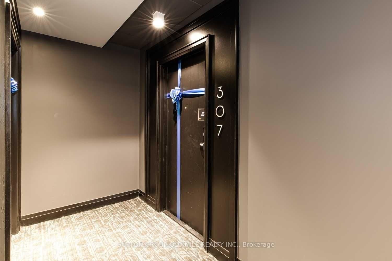 95 Dundas Street W, Unit 307 thumbnail 3