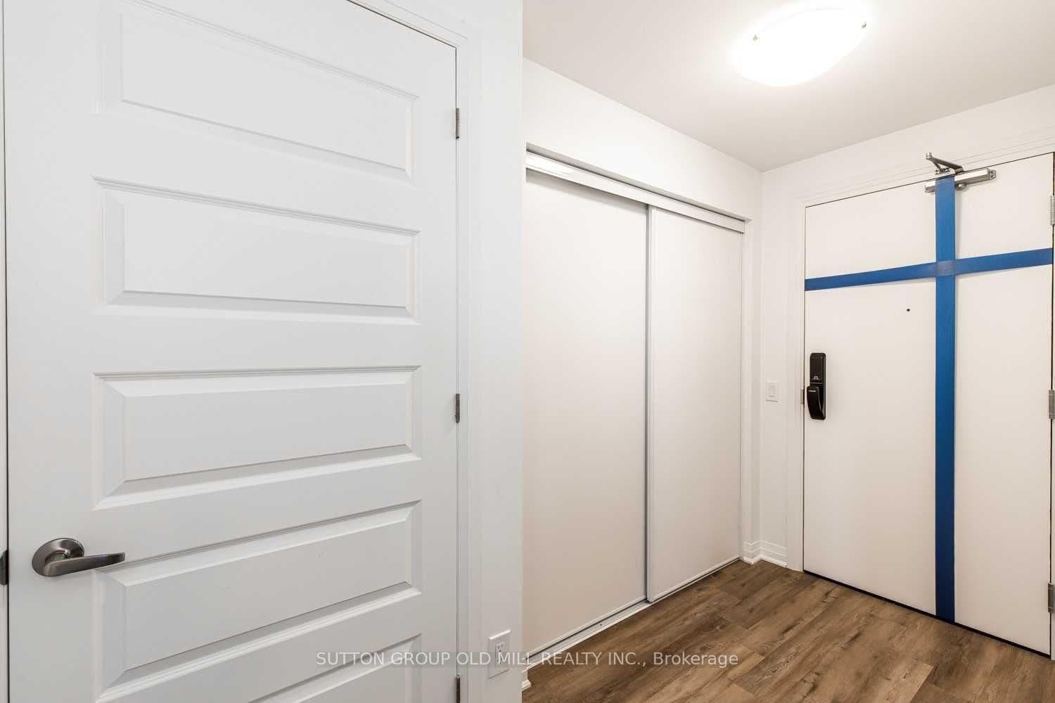 95 Dundas Street W, Unit 307 thumbnail 4