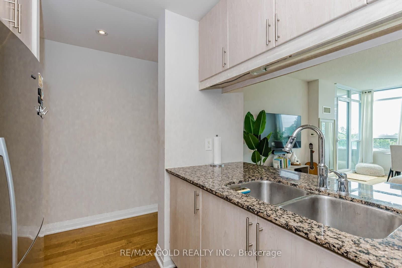 1055 Southdown Road, Unit 313 thumbnail 17