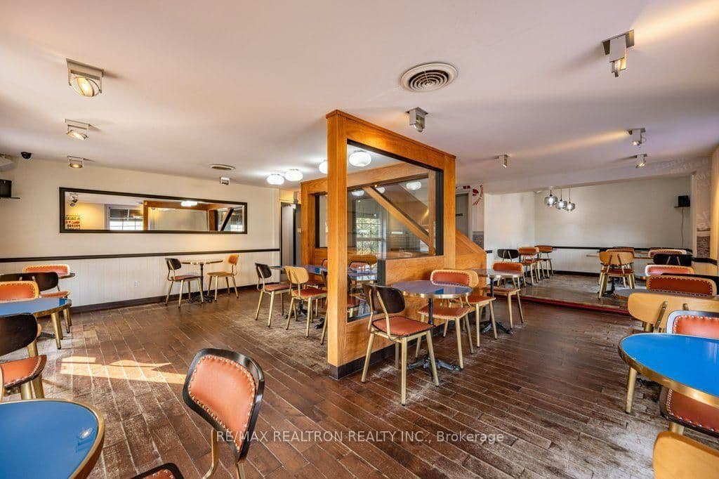 321 Lakeshore Road E thumbnail 11