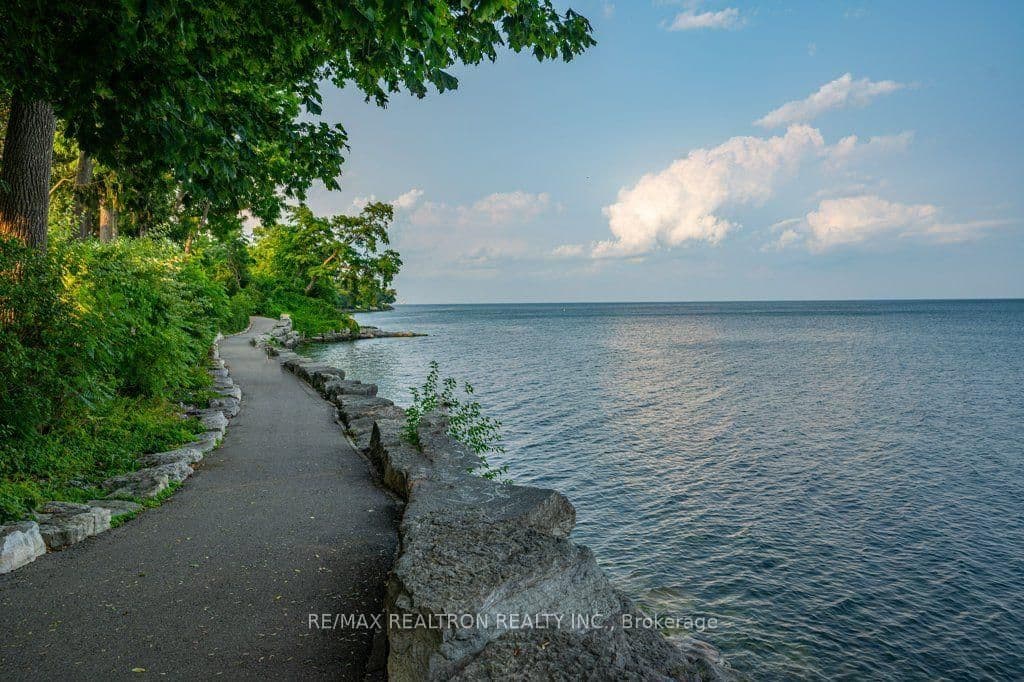 321 Lakeshore Road E thumbnail 24