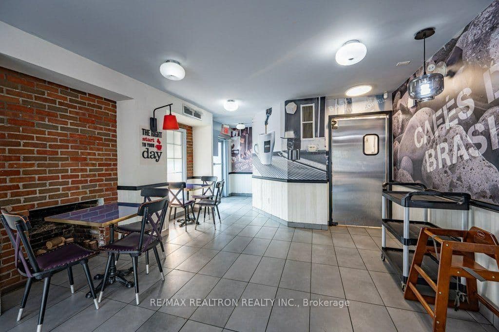 321 Lakeshore Road E thumbnail 9