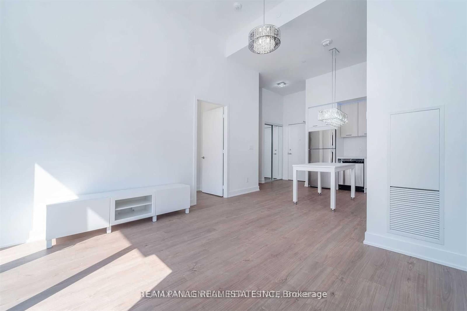 180 Veterans Drive, Unit 102 thumbnail 5