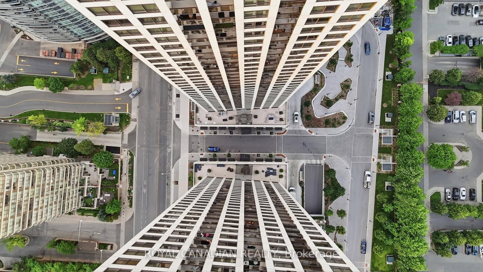 30 Elm Drive W, Unit PH 02 thumbnail 10