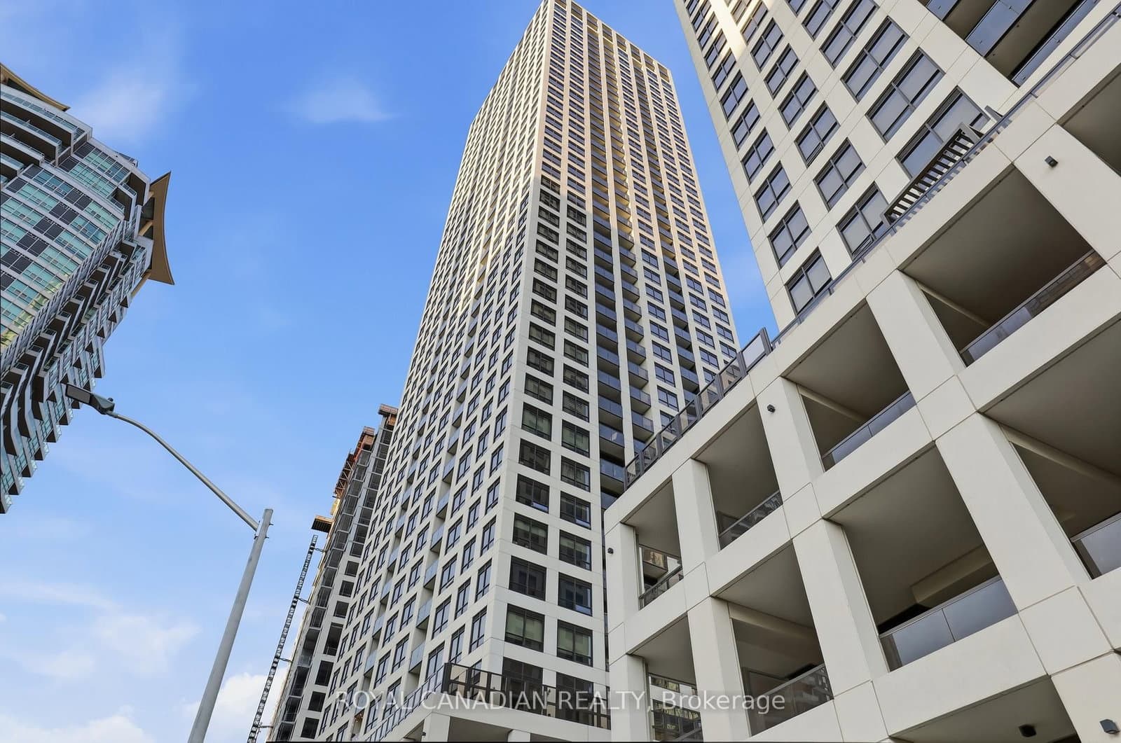 30 Elm Drive W, Unit PH 02 thumbnail 12