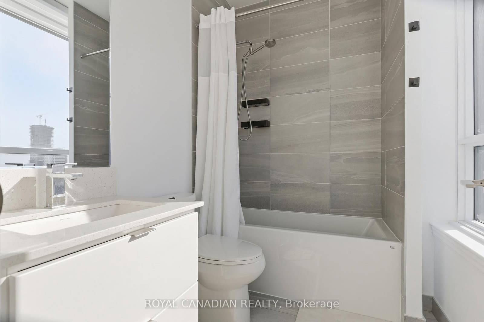 30 Elm Drive W, Unit PH 02 thumbnail 34