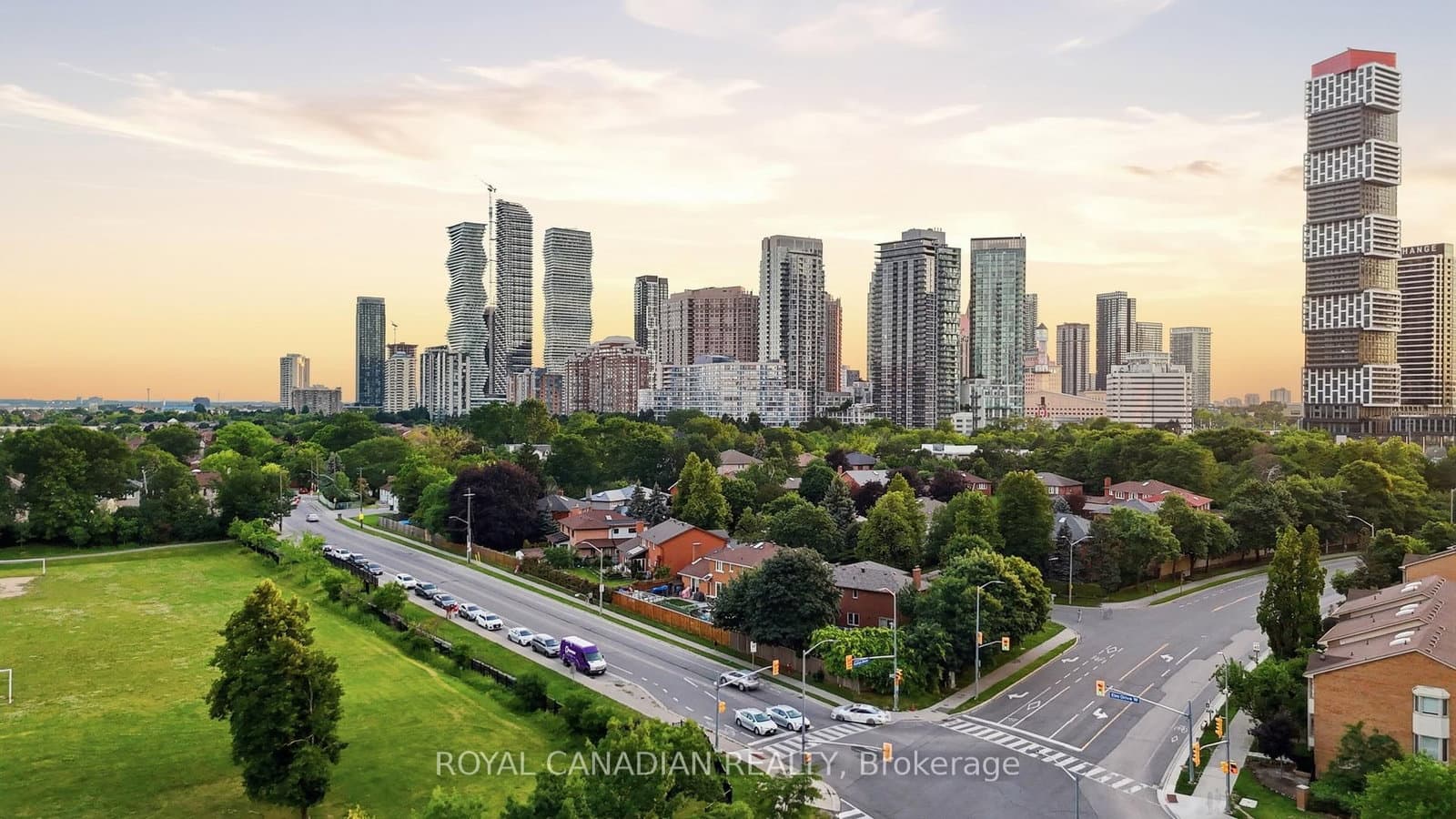 30 Elm Drive W, Unit PH 02 thumbnail 7