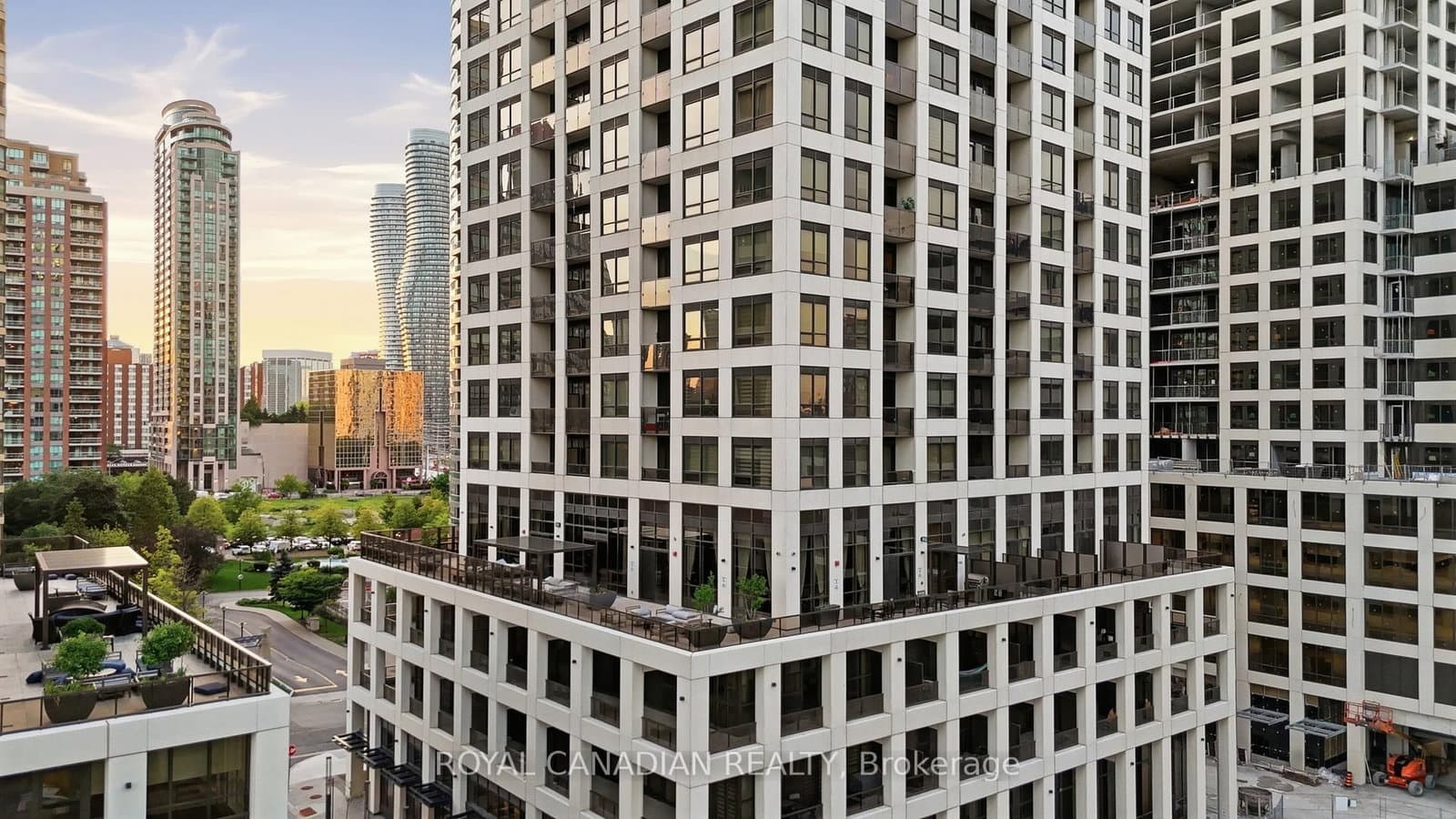 30 Elm Drive W, Unit PH 02 thumbnail 8